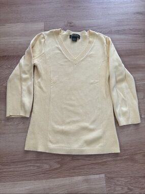 Eddie Bauer Women's V-Neck Light Yellow Sweater with Cute Ribbing Detail